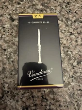 Vandoren CR1025 Traditional BB Clarinet Reeds (2.5 Strength) - Box of 10