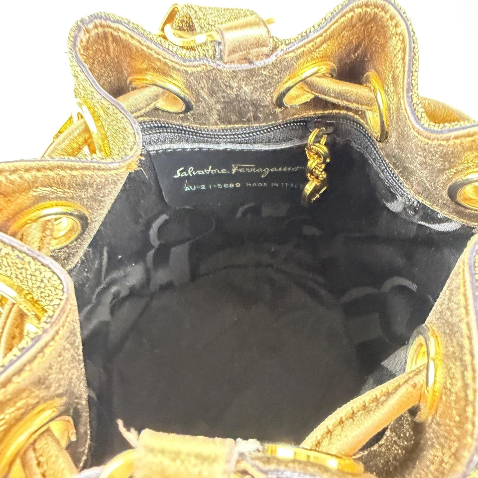 Cartera Salvatore Ferragamo Cubo Dorado Cordón Cadena Hecha en Italia AU-21 5669 Foto 4 de 4