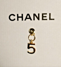 CHANEL CIONDOLO CHARM PENDENTE MODELLO N°5 METALLO GOLD ORO CON LOGO LUXURY