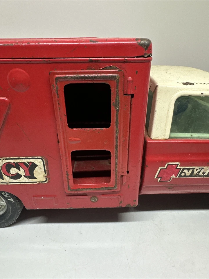Nylint Emergency Ambulance Red White Vintage Square Body Chevrolet Truck Read - Image 4 of 4