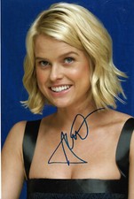 Alice Eve autograph signed 20x30 cm picture
