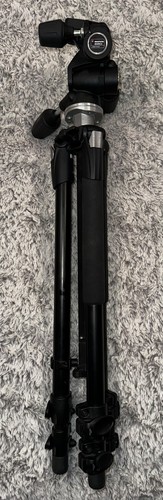 PERFECT CONDITION | Manfrotto 190XB Tripod with 804RC2 Pan/Tilt Tripod head - Picture 2 of 9