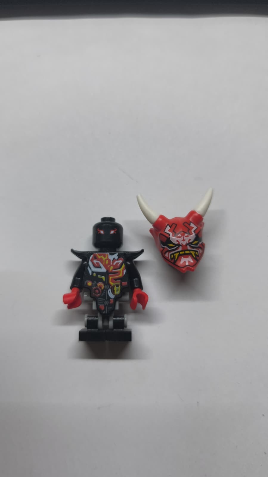 Lego minifigure serie Ninjago - Mr. E Clothes: Spa0045