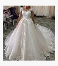 Beautiful wedding dress for bride. Plus size 22