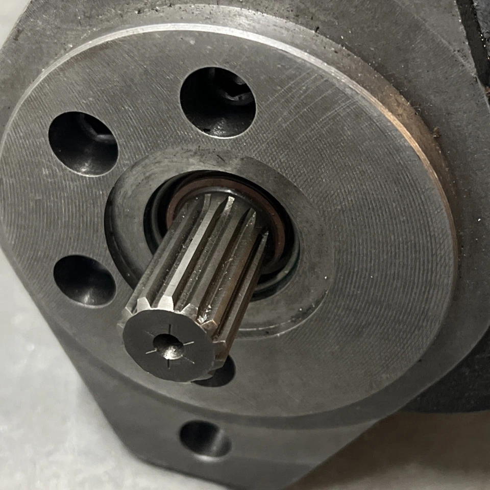 Bomba de engranajes Danfoss 83042816 DE1L-41SH-BT-F13B-19X-124-DT-AN-NNN Foto 3 de 4