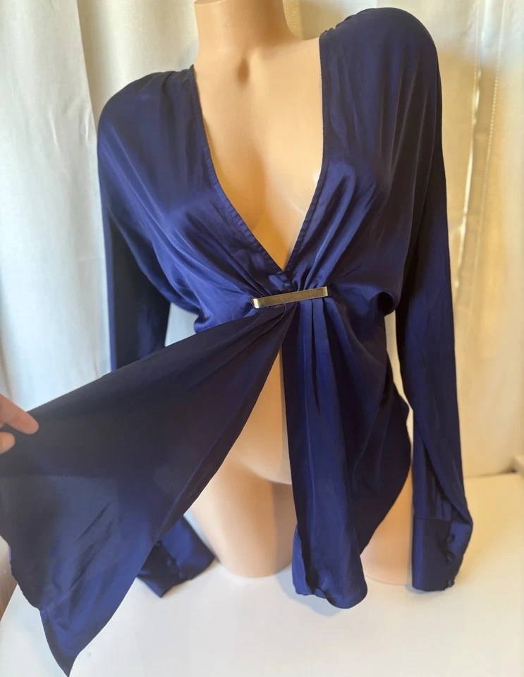 Blusa Express Azul Real Profunda V con Detalle de Cierre Talla Mediana Foto 4 de 4