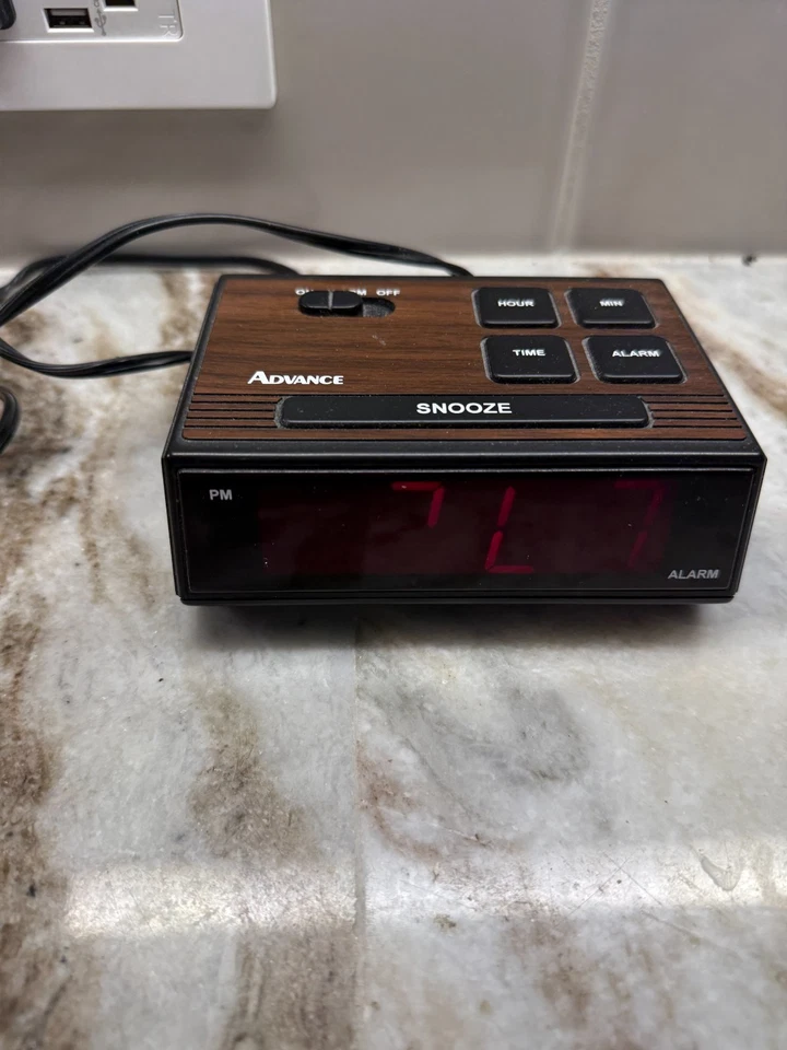 Vintage ADVANCE DIGITAL Alarm CLOCK Wood-Grain Design works - Image 3 of 4