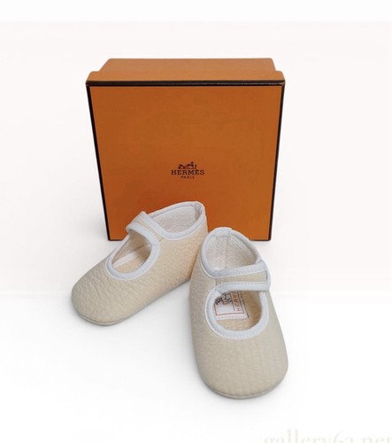 A Pair of Hermes Pif Cabriole Baby Booties with Original Box