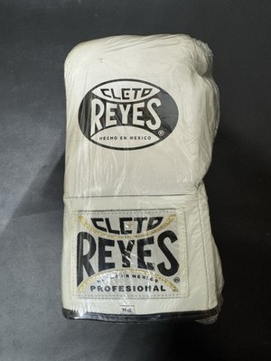 Brand New** Pair Of White Leather Cleto Reyes 10oz competition Boxing Gloves.