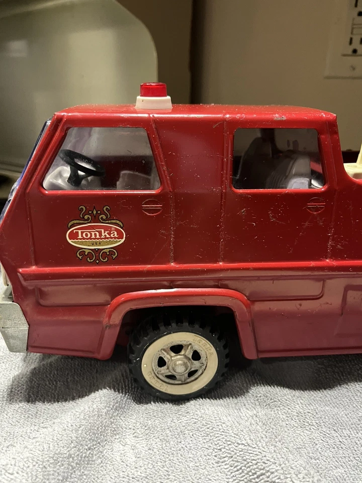 1970-73 TONKA Fire Truck - Vintage Red Pressed Steel Toy Ladder Snorkel Pumper - Image 4 of 4