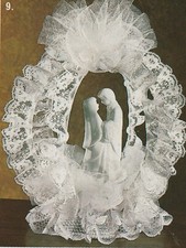 New Vintage Wilton "Lace Hideaway" Wedding CakeTop, white porcelain  117-150