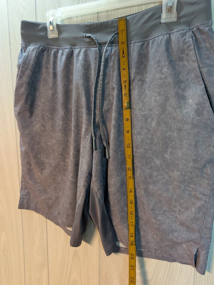 Lululemon Men's T.H.E Linerless Elastic Waist Lightweight Shorts Large Gray - Image 4 of 4