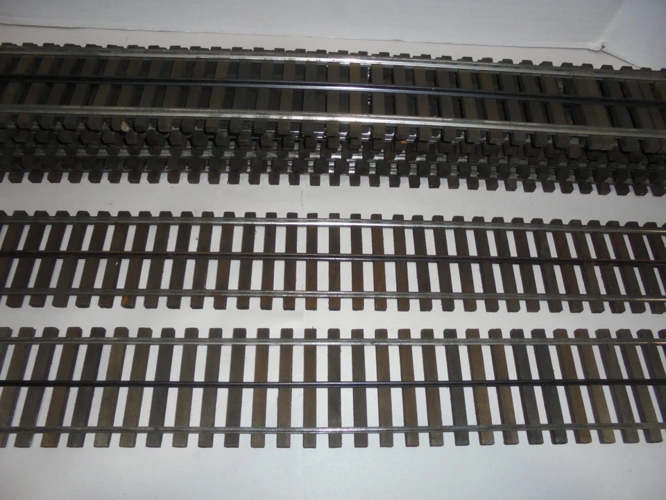 GARGRAVES STANDARD GAUGE TRAIN TRACKS 10 PIECES WOODEN TIE - Image 4 of 4