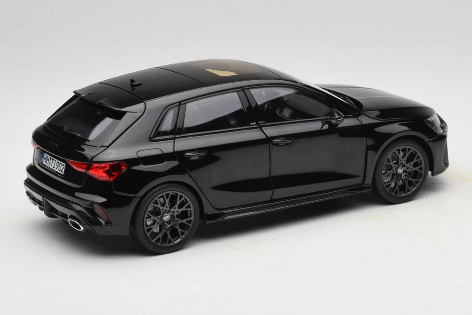 188388 Audi RS3 Sportback Myth Black Norev 1/18 - Immagine 3 di 4
