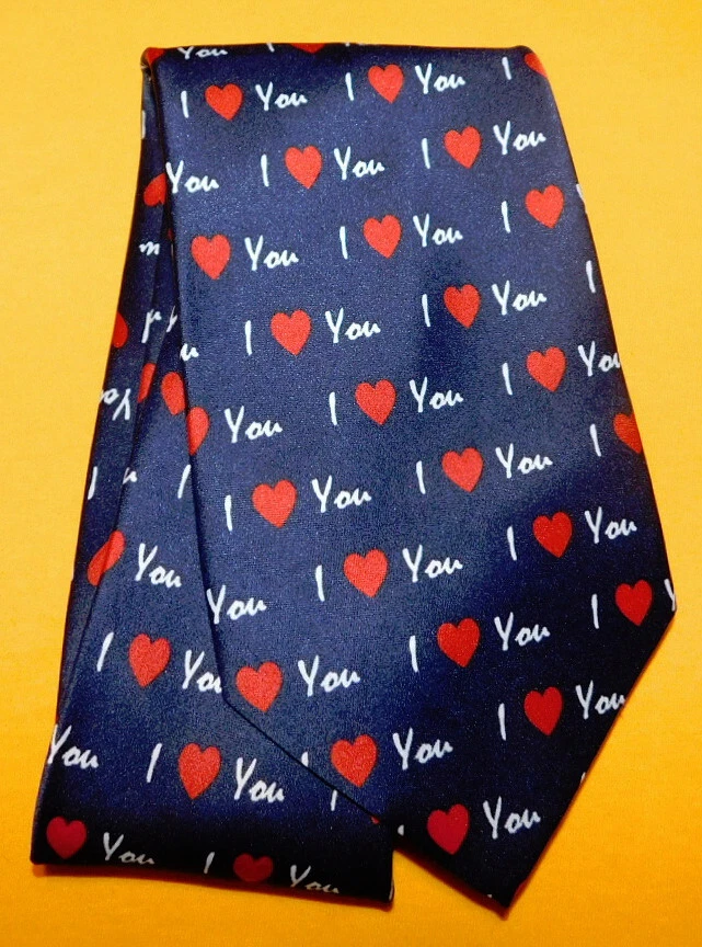 GRAVATA MASCULINA PARQUET AZUL/VERMELHO/BRANCO COM MOTIVO DE CORAÇÃO TODA EM POLIÉSTER - GRAVATAS DE DESIGNER. - Imagem 2 de 3