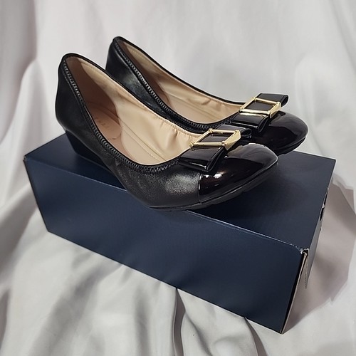 Woman's 5 B - COLE HAAN Emory Bow Wedge - Black Leather, Bow, Gold Buckle