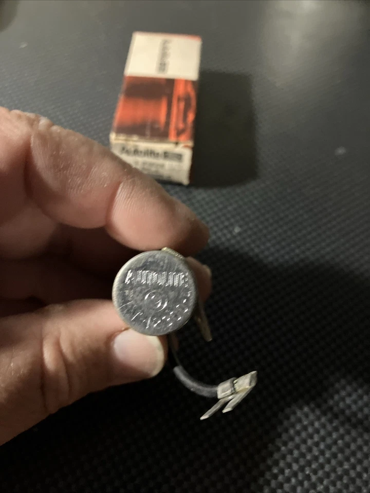 Autolite Ford 1 Piece DC-6 7RA-12300-C Condenser - Imagem 2 de 3