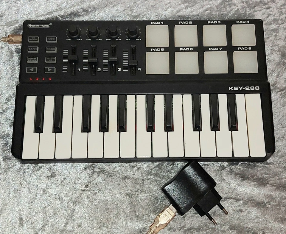 Omnitronic KEY-288 MIDI-Controller | USB-MIDI-Controller mit 25 Tasten, 8 Pads