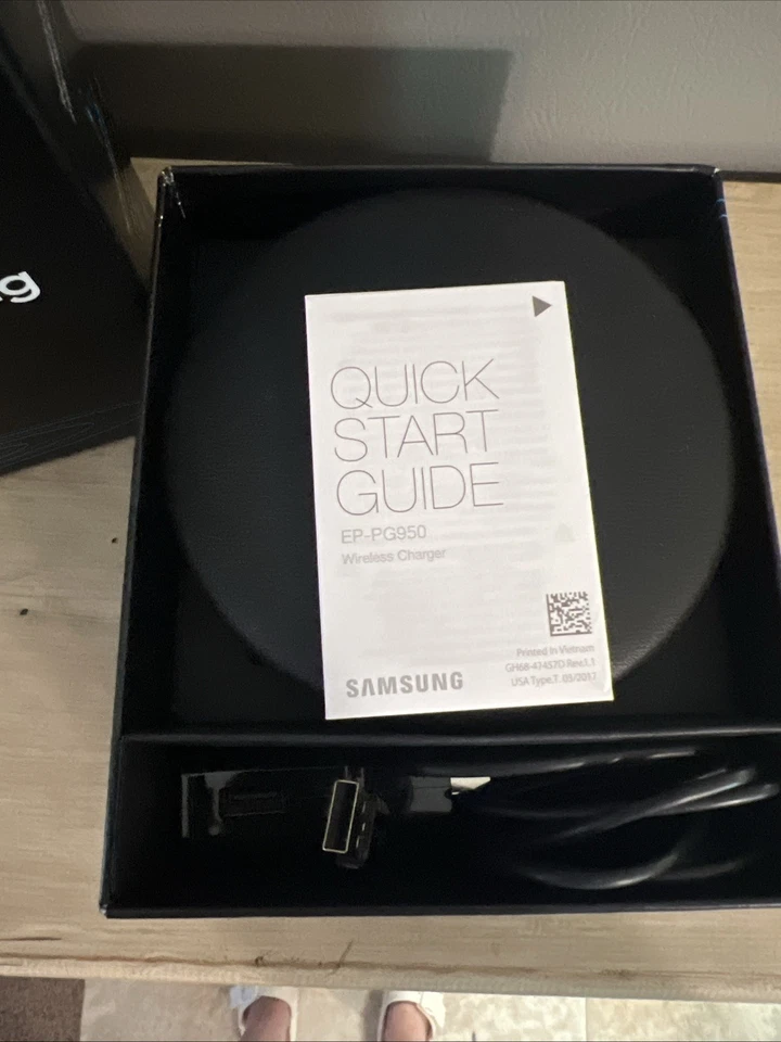 Samsung Fast Charge Wireless Charging Stand - Black - Image 4 of 4