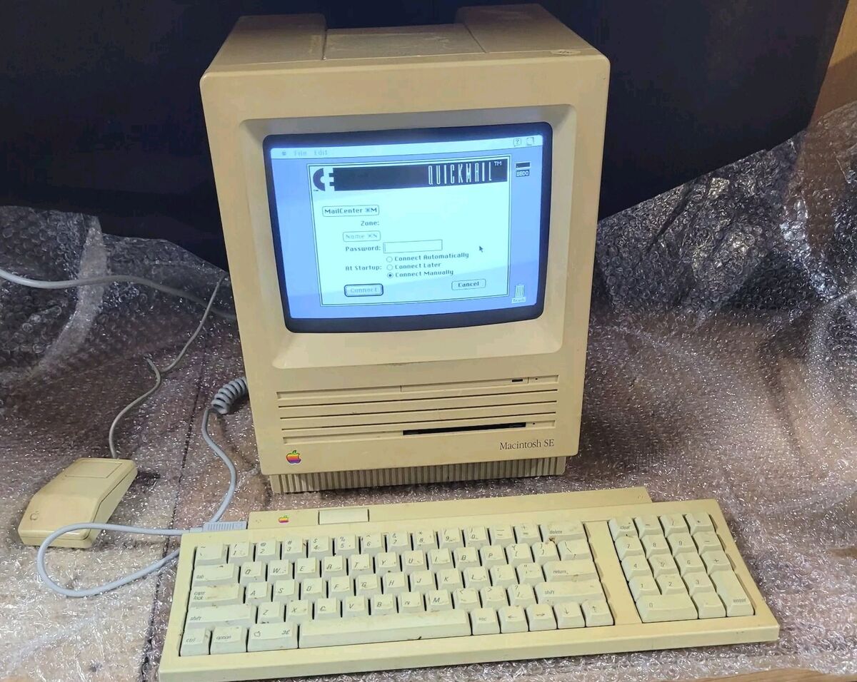 Vintage Apple Macintosh SE Computer - Works! Includes Mouse Vintage Apple Macintosh SE Computer - Works! Includes Mouse