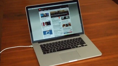 Apple MacBook Pro 15,4" (256GB Flash, Intel Core i7, 3ª generazione, 2.3 GHz,...