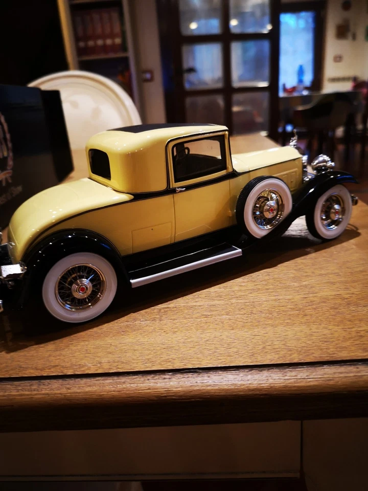 modellini auto 1/18 BoS 276 Packard 902 Standard Wight Coupé Yellow Del 1932 - Immagine 3 di 4