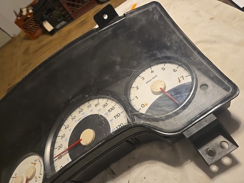 2005 05 Dodge Dakota Speedometer Instrument Cluster - Picture 4 of 7