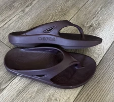 OOFOS Original Purple Cabernet Flip Flop Thong Recovery Sandals Women’s 10
