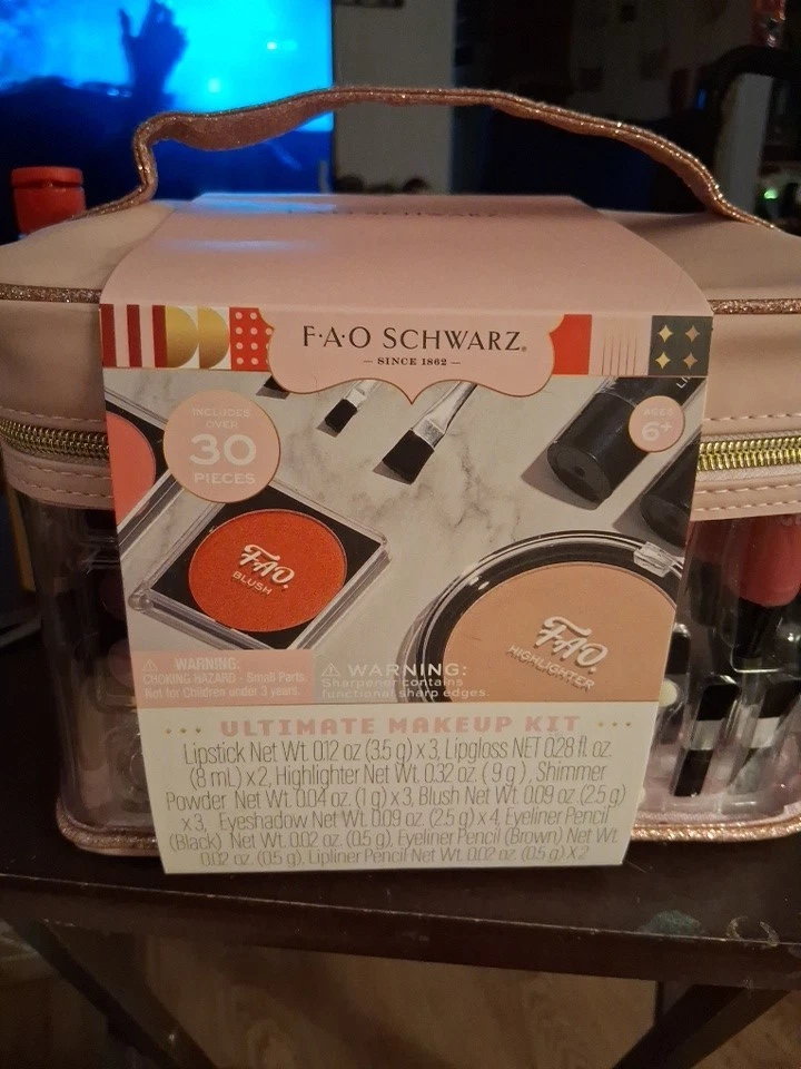 Fao Schwartz Ultimate Make Up Bag 30 Piece Gift Set Pink NWOT
