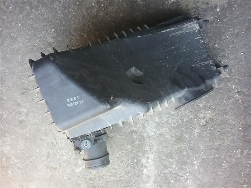 7L6129601 RH Right Passenger Air Cleaner Box 4.2L 04-07 VW TOUAREG