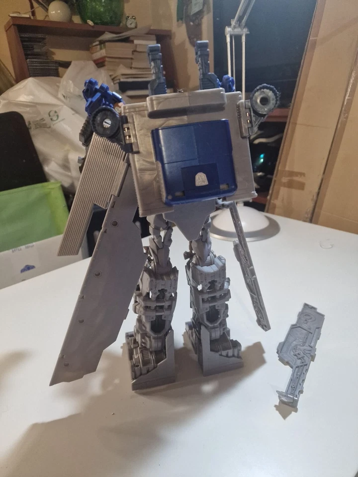 Armatura Giocattolo Optimus Prime danneggiata - Immagine 4 di 4