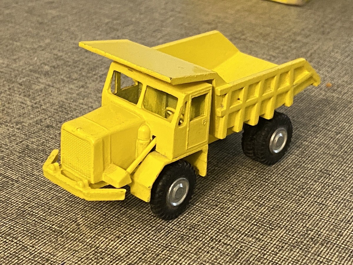 Ancien rare camion benne à friction vintage Jouet old toys tole et plastique