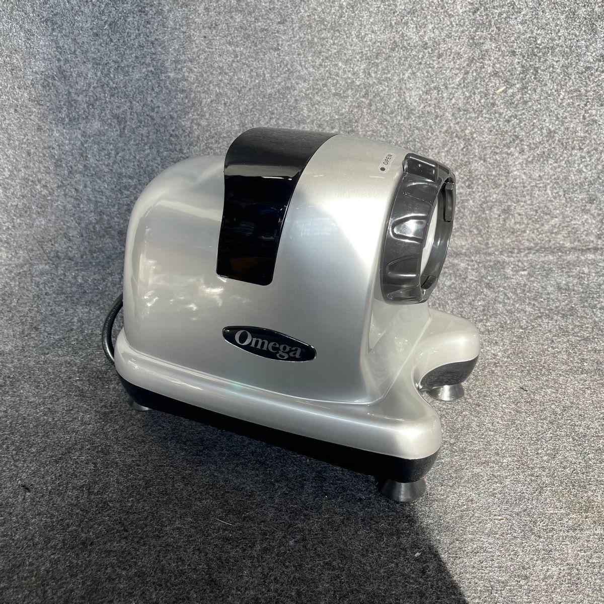 OMEGA MM900HDS Low Speed Masticating Celery Juicer Machine Extractor