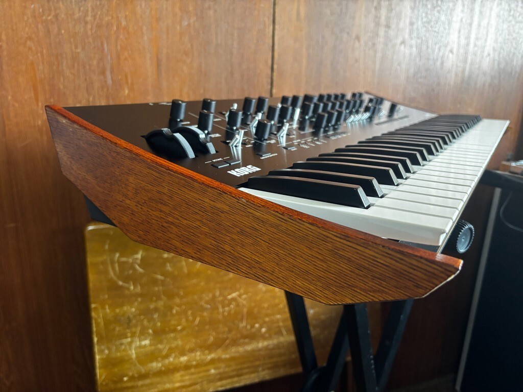 Korg Prologue 16 61-key 16-voice Analog Synthesizer w/ gig