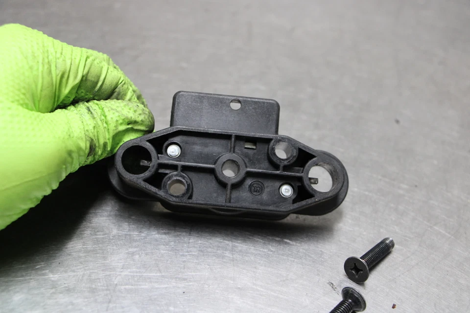 07-11 Suzuki Vstrom 650 DL650 Rear Passenger Seat Latch — 第 3/3 张图片