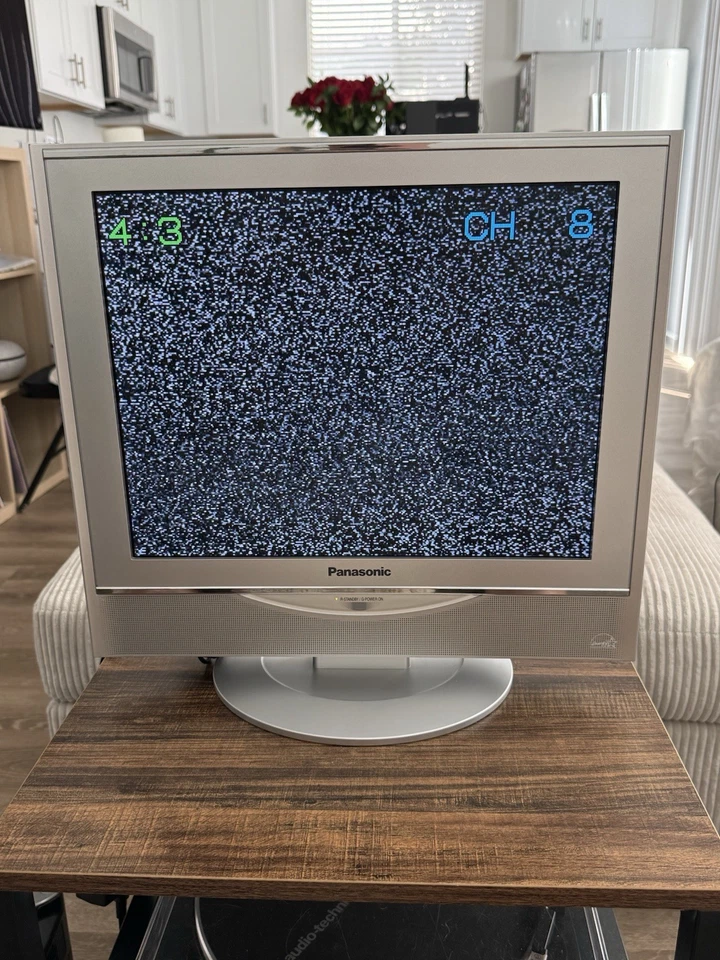 Panasonic Retro 4:3 LCD TV with Remote - TC-17LA1 - Image 2 of 4