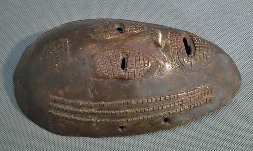 Authentic Antique 19th – Early 20th century African Tribal Ancestral Bronze Mask - Picture 2 of 8