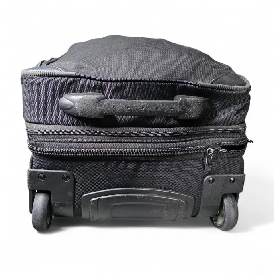 Bolsa de viaje con ruedas emitida por el equipo Nike Charlotte Hornets — lona negra con ruedas Foto 3 de 4