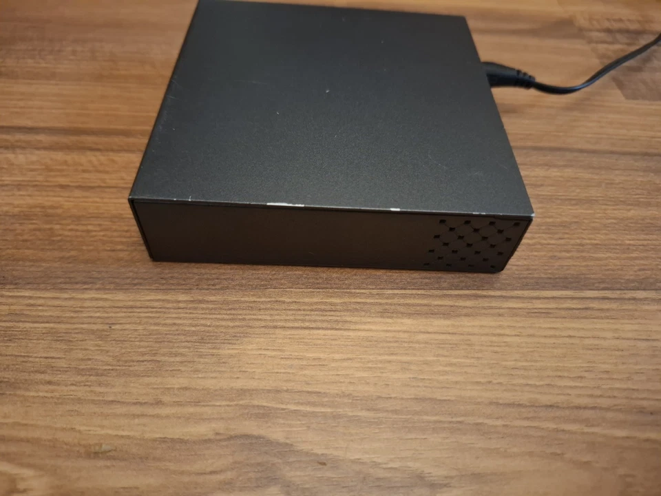 TP-Link TL-SG105E 5 Port Gigabit Easy Smart Managed Ethernet Switch w/ PSU - Image 3 of 4