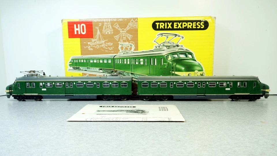 Trix Express 2284 Dutch Electric Railcar C-7 Condition Boxed with Instructions - Image 2 of 4