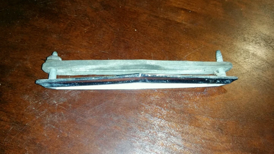 Original 1969 Pontiac GTO trasero 1/4 panel lateral marcador bisel - envío gratuito GG Foto 3 de 4