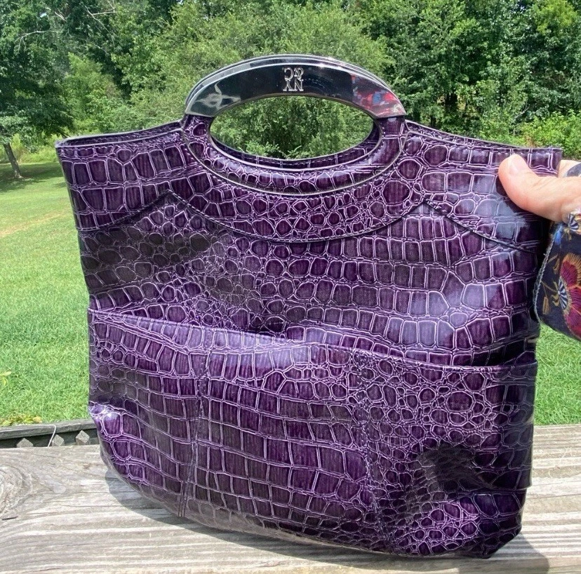 New York & Co紫色手提包鳄鱼印花钱包 — 第 2/4 张图片
