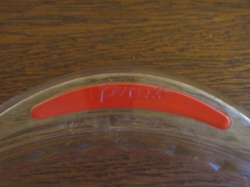 Retro PYREX 9 1/2" Glass Pie Plate w/Red Silicone Grips - HTF - Picture 4 of 5
