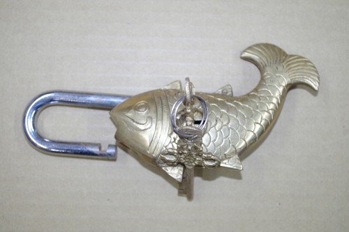 Kurioses Messing Schloss Vorhängeschloss Fisch 17cm Bügelschloss Truhenschloss - Bild 5 von 7