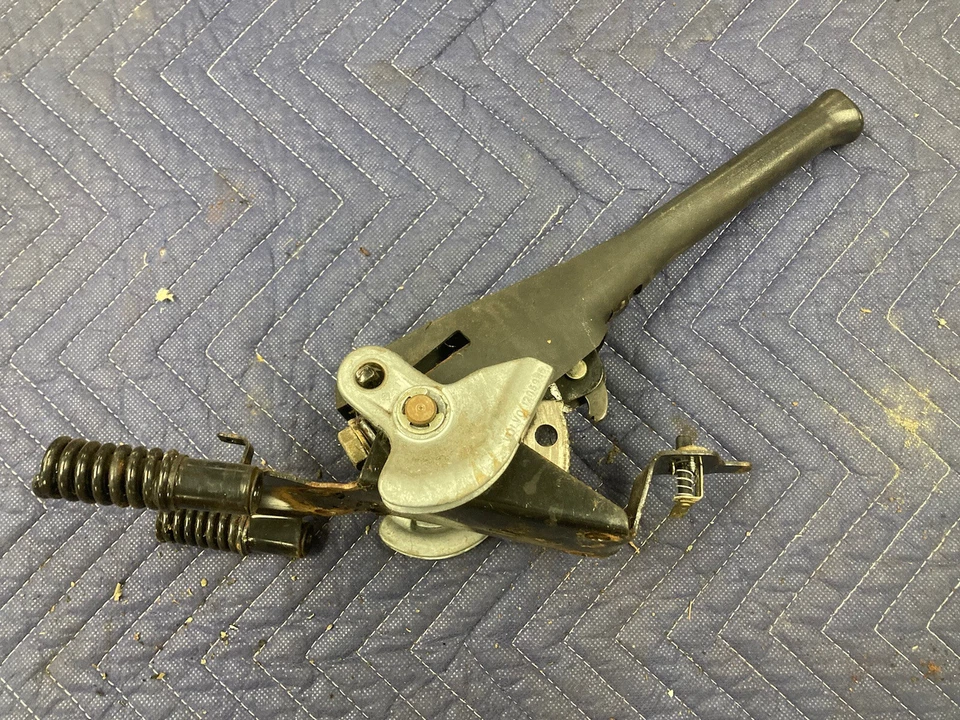 1975-1985 Volvo 242 240 244 245 Emergency Brake Handle E Parking OEM #1633M - Image 2 of 4