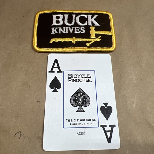 Parche bordado de martillos y yunque Buck Knives negro/dorado de colección nuevo en stock - Imagen 2 de 4