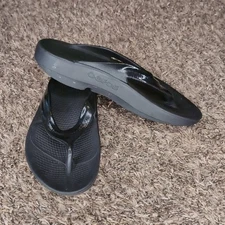 OOFOS Black Sandals Comfortable Flip-Flops Women's Size 9
