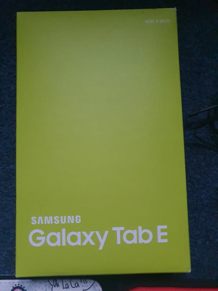 samsung galaxy tab E (white) with accessories, photo 4 of 5