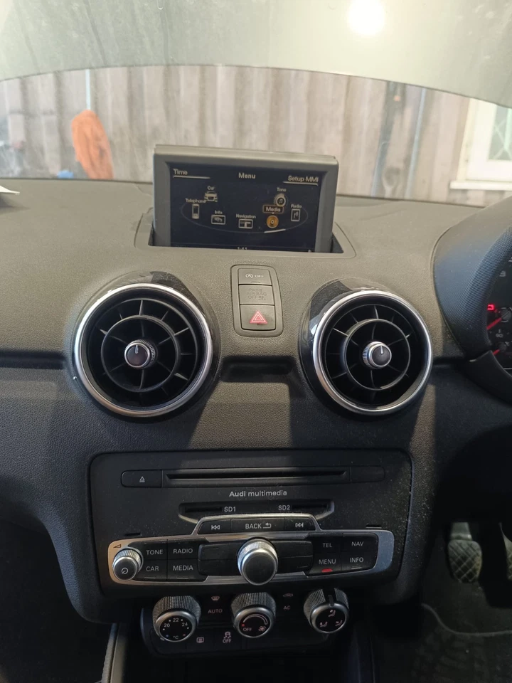 Salpicadero delantero cromado Audi A1 Air Vent X4 par 2012 8X MK1 OEM 8X2820901 Foto 2 de 4