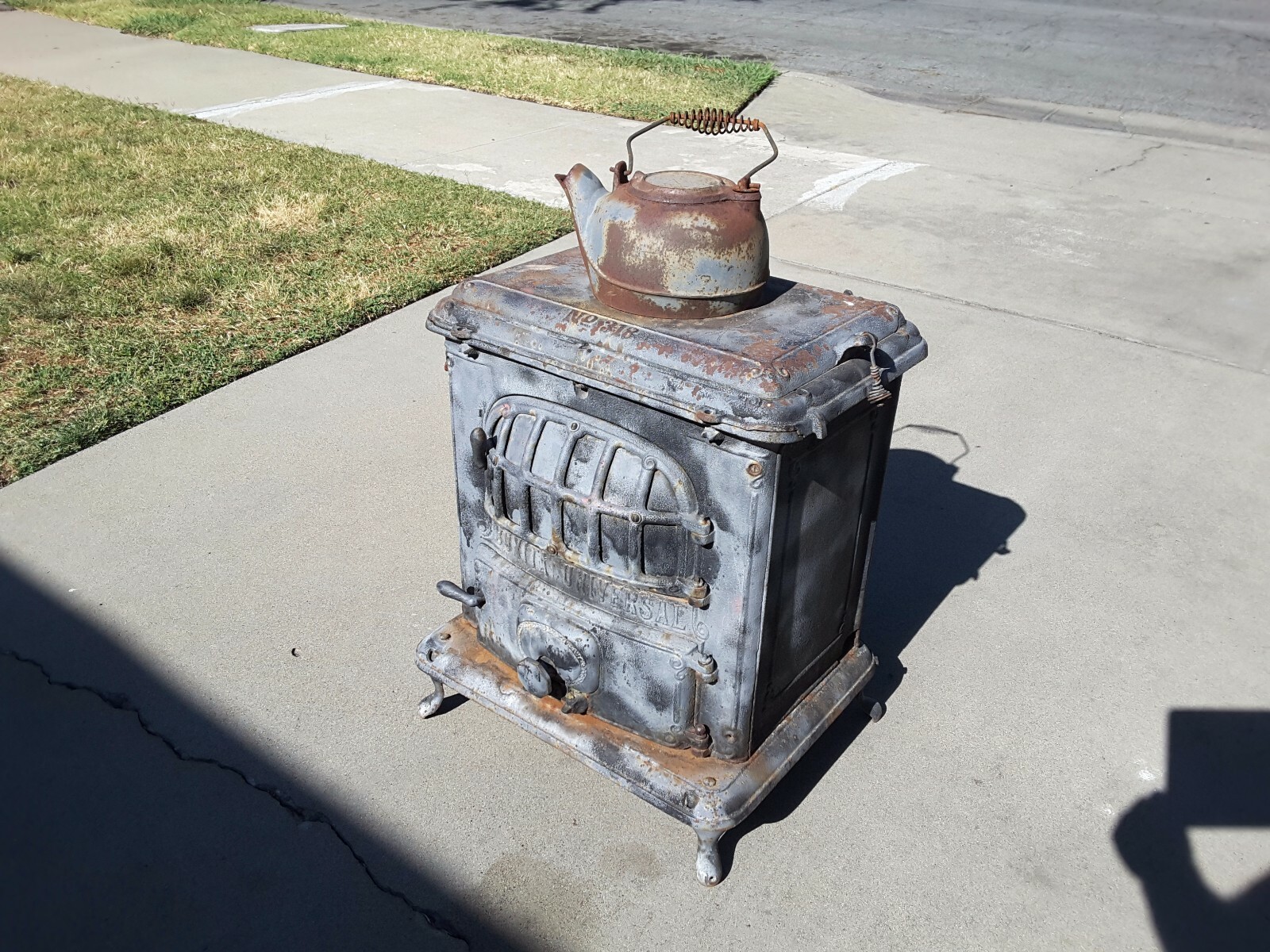 Antique Cribben & Sexton 1912 BONITA UNIVERSAL Cast Iron Wood Stove No